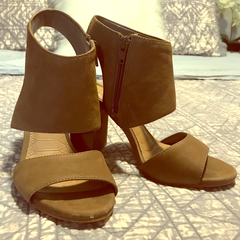 Gianni Bini Chunky Heel Shoes